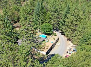 635 Robertson Bridge Rd, Grants Pass, OR 97526