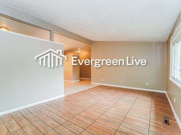 4th image of 1453 Blaine Dr