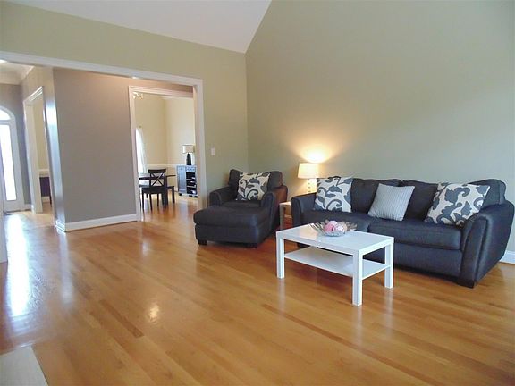 4th image of 8 Perch Pl