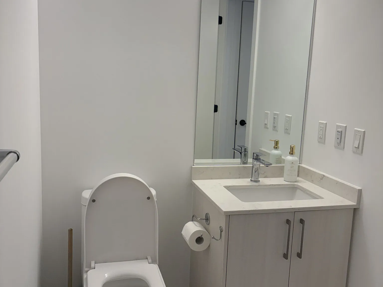 2 bed, $2,600 — Photo 4