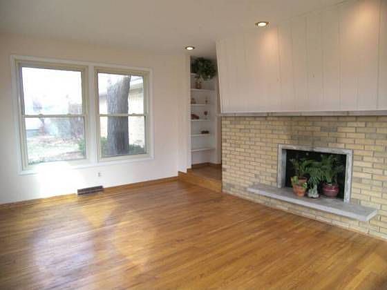 2nd image of 1065 Georgian Dr