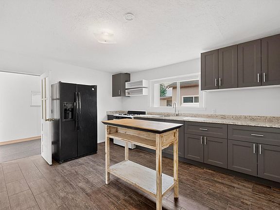 3rd image of 2426 Dora Ave NW