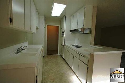 2nd image of 5328 Newcastle Ave Unit 34