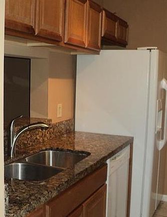 4th image of 87 Waterford #87D
