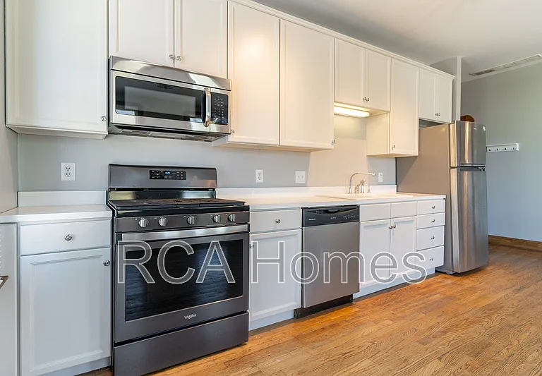 243 E 11th St #3 — Photo 3