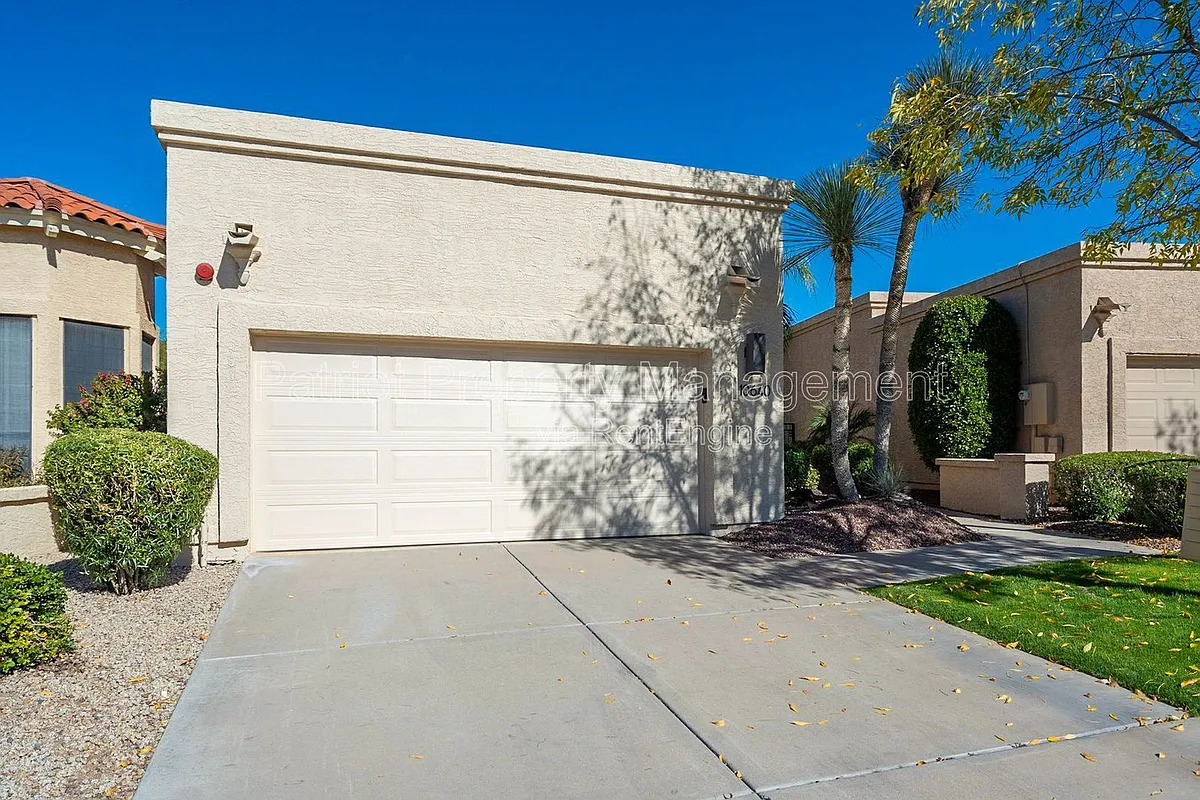 Building Photo - 10640 E Vogel Ave