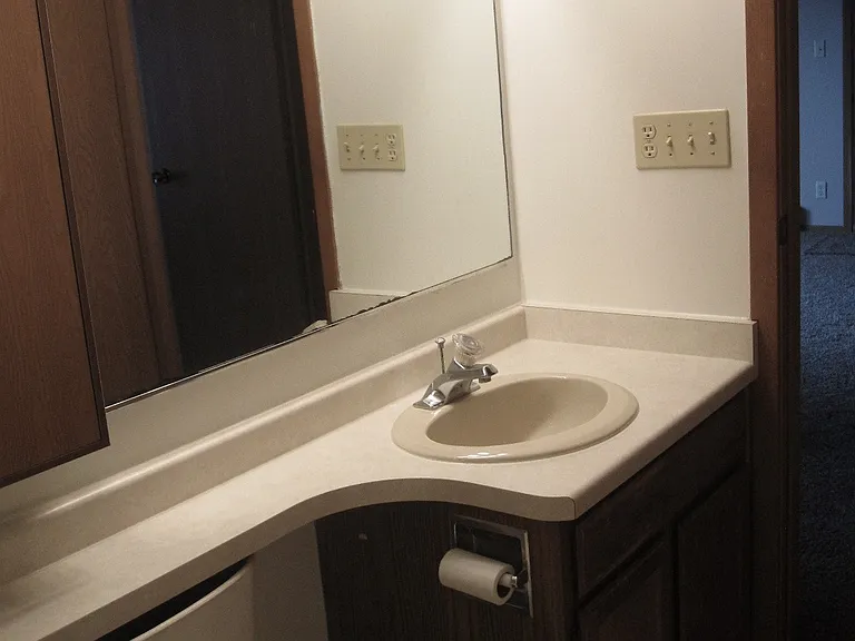 325 W 9th St #B — Photo 15