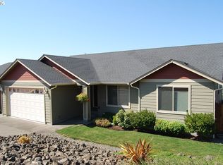 1894 NE Sunset Loop Dr, Roseburg, OR