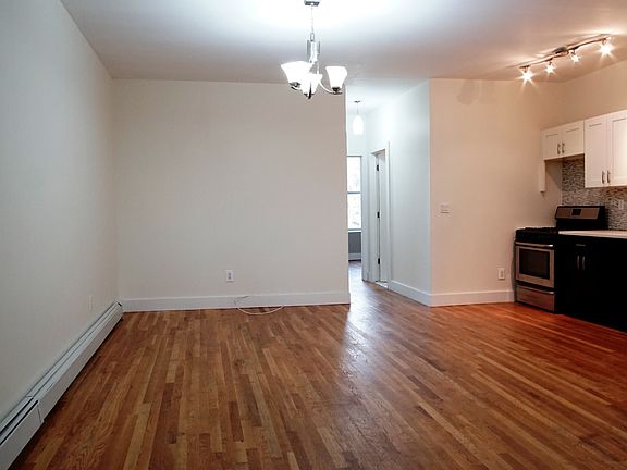 2nd image of 816 Macdonough St APT 3