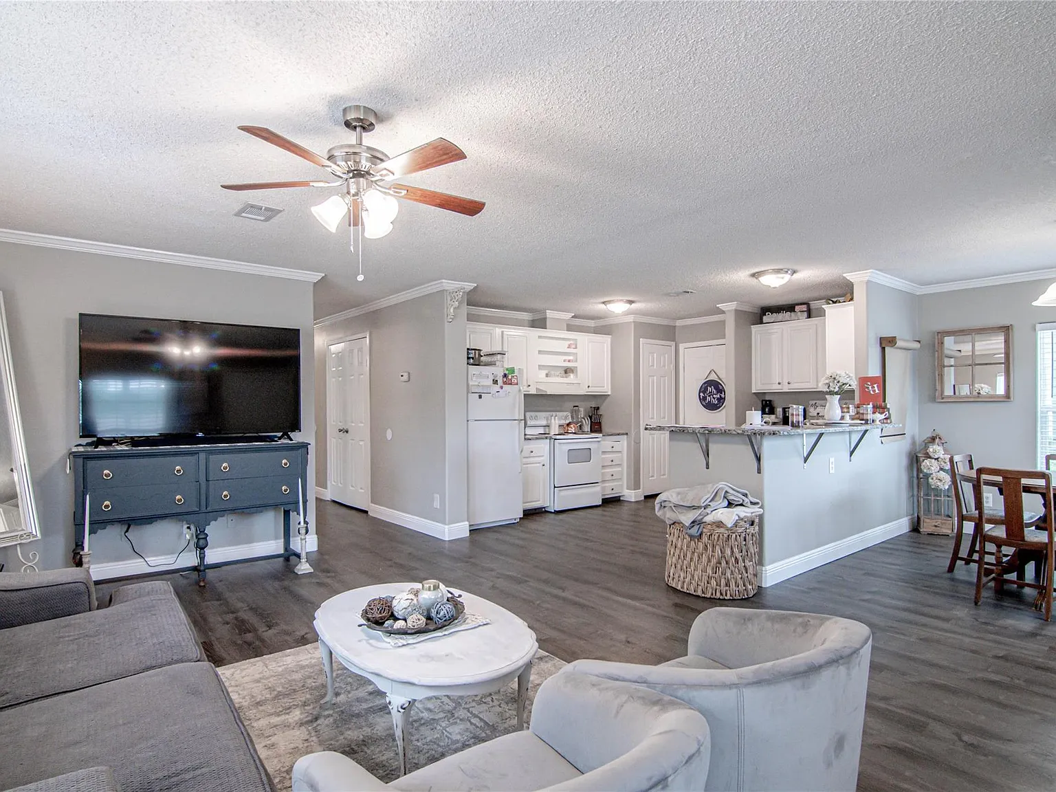 4 bed, 4.0 bath, 1638 sqft, $1,800 — Photo 2