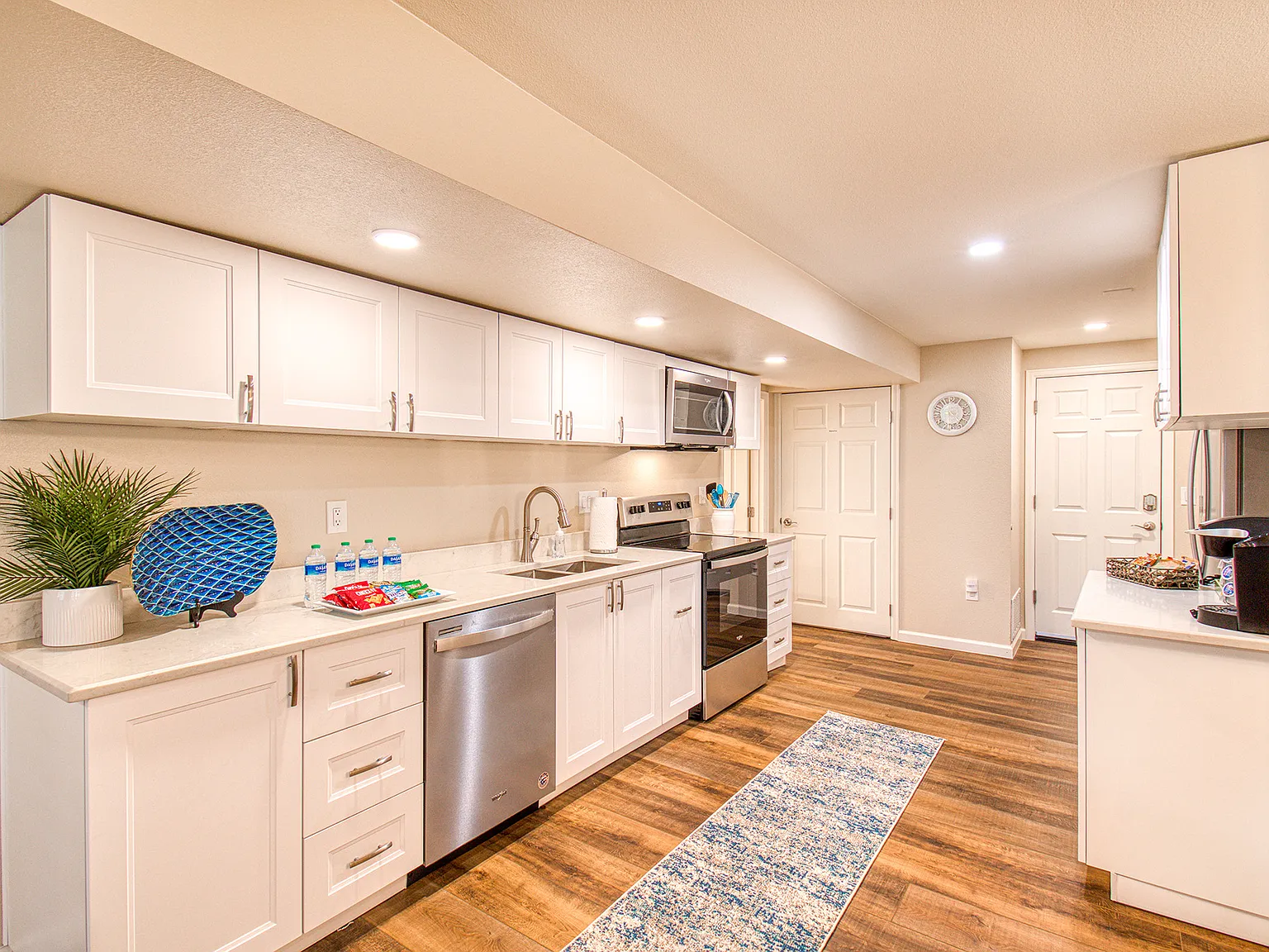 3 bed, 1300 sqft, $2,500 — Photo 4