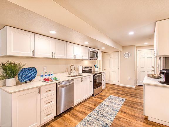 4th image of 5869 S Danube Cir