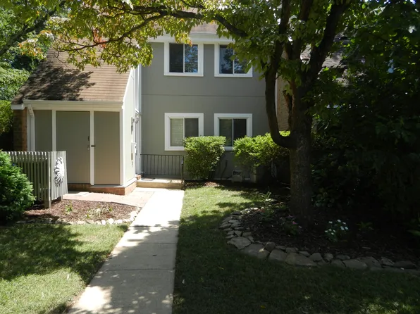 11120 Forest Edge Dr, Reston, VA 20190