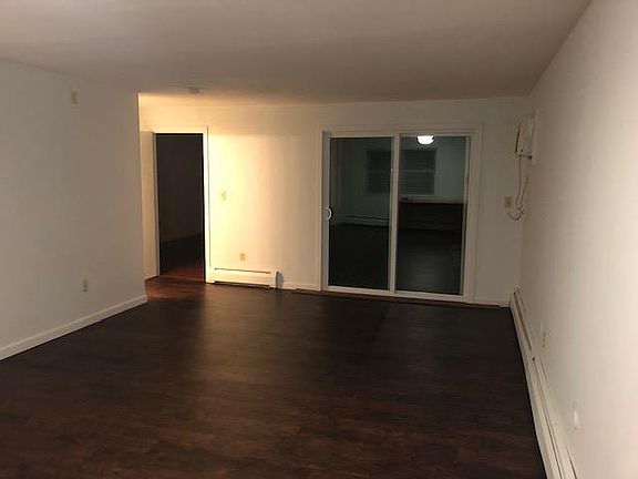 3rd image of 17 Mason Ct Unit 17
