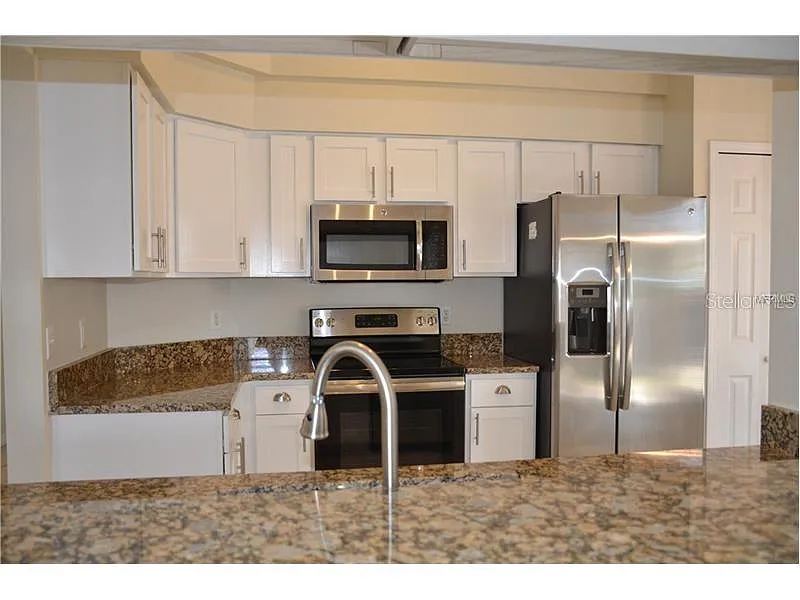 Kitchen with stainless steel appliances - 10636 Crescendo Loop