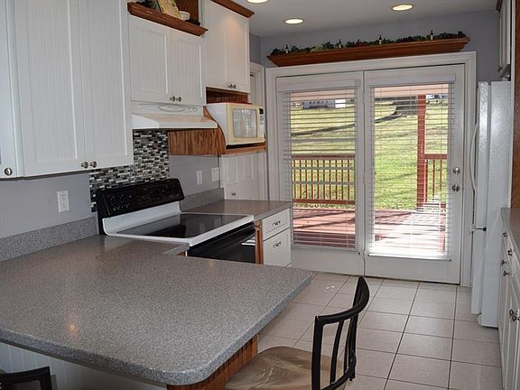4th image of 649 Neal Rd