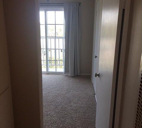 3rd image of 1467 Manhattan Beach Blvd APT 4