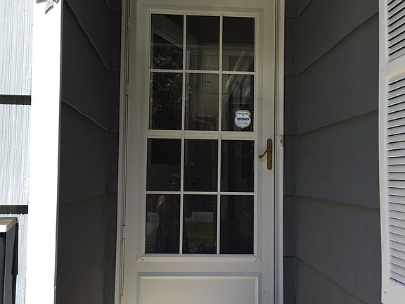 Lighted Front entrance w/storm door