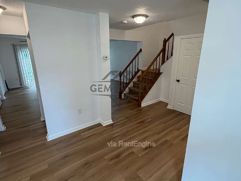 569 Cromwell Ct — Photo 13