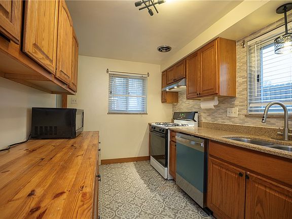 4th image of 105 Horseshoe Dr