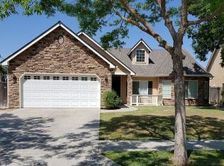 741 S Lum Ave, Kerman, CA 93630
