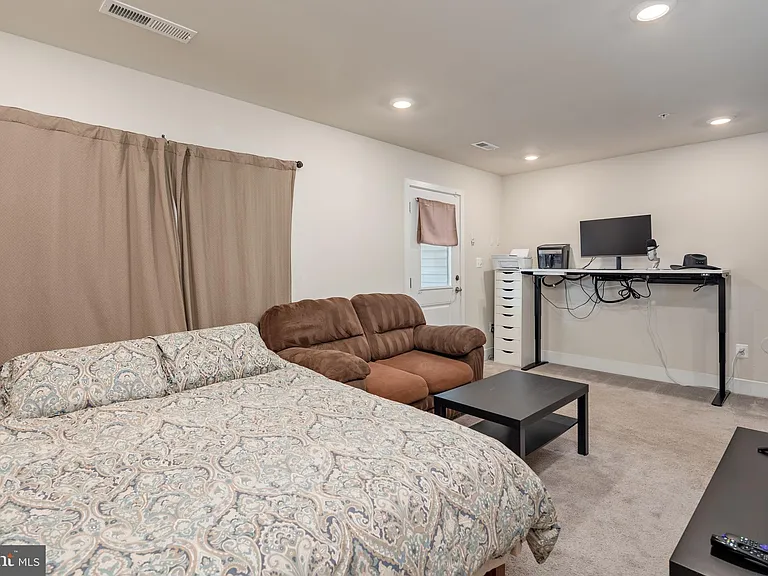 618 Chalcedony Ln — Photo 10