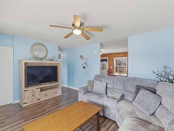 4th image of 409 Millard Dr