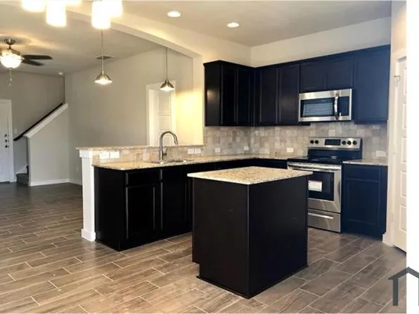 1007 W Sierra Vista Ct, Midlothian, TX 76065