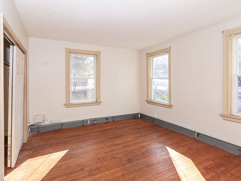 12 Fairview Ave, West Warwick, RI 02893 Zillow