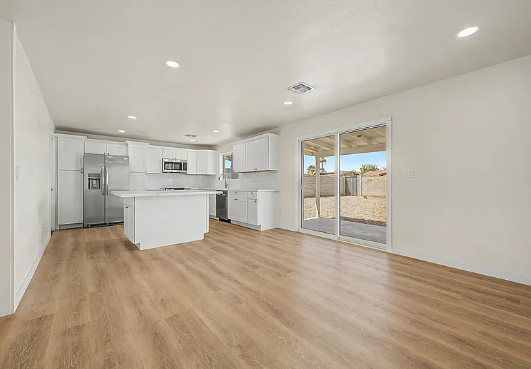 3430 E Poinsettia Dr — Photo 11