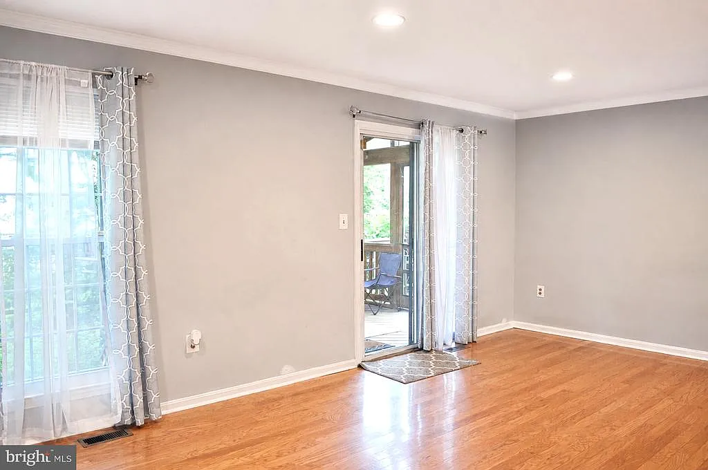 3 bed, 2.5 bath, 1460 sqft, $2,500 — Photo 3
