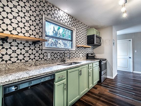 4th image of 4021 Barnes St