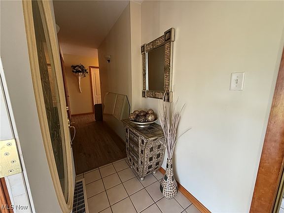 2nd image of 102 Morningside Cir