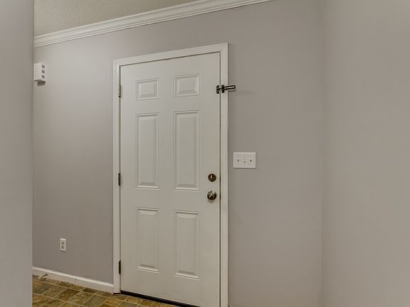 3rd image of 18436 Thoroughbred Dr