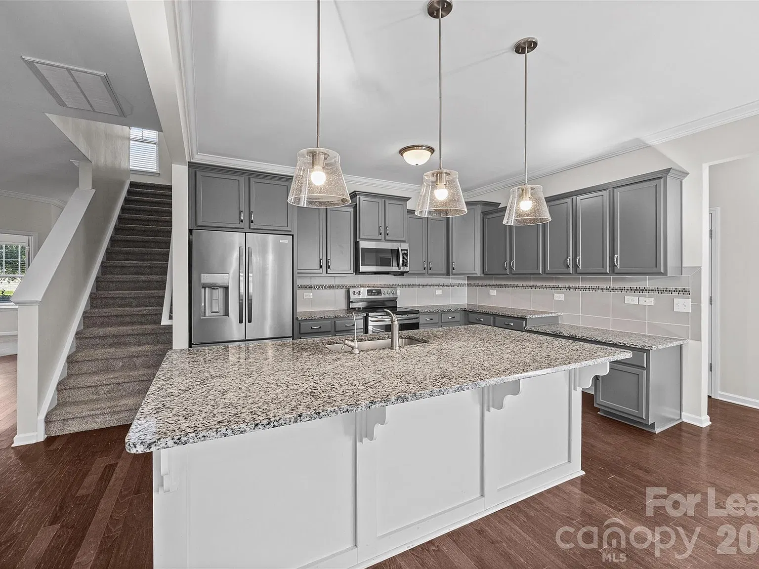 4 bed, 2.5 bath, 2806 sqft, $2,800 — Photo 4