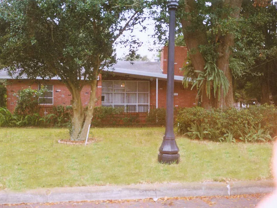 1042 W Marjorie St