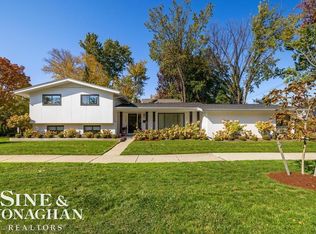 152 Kerby Rd, Grosse Pointe Farms, MI 48236