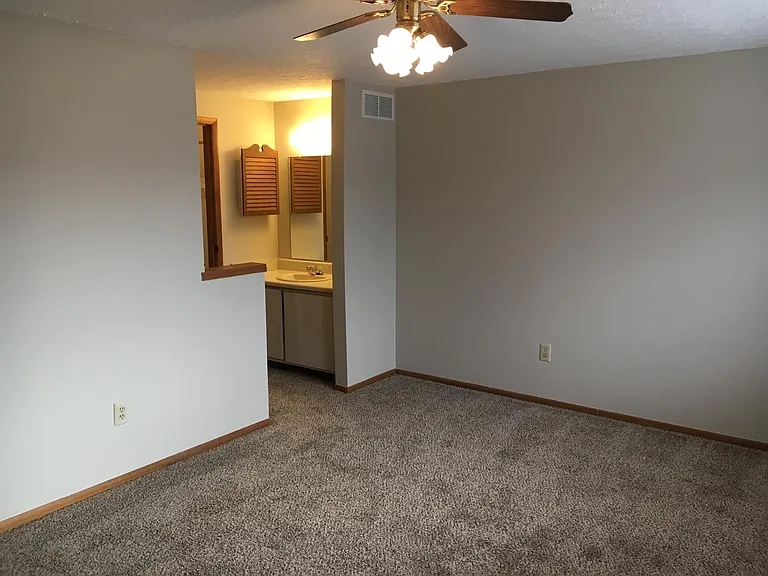 1790 Queensbridge Dr — Photo 13