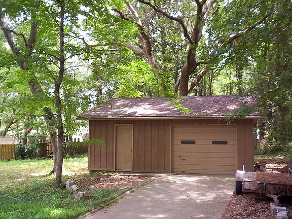 Detached Garage