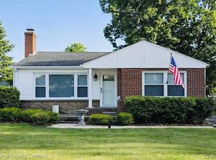 2639 Woodbine Dr, Waterford, MI 48328