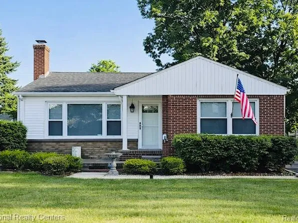 2639 Woodbine Dr, Waterford, MI 48328