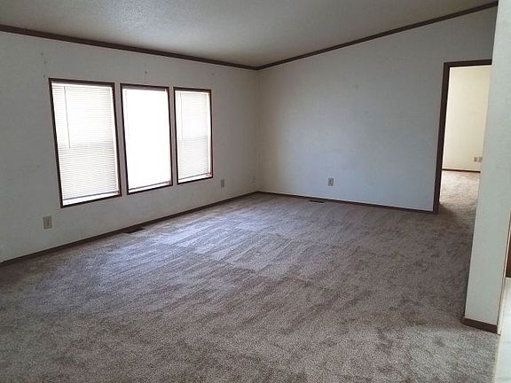 3rd image of 3831 Plains Dr