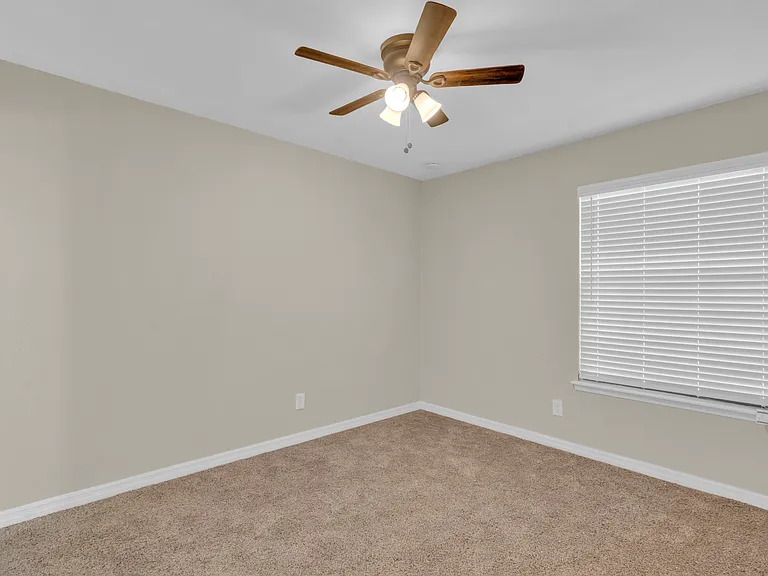 404 Rocca Ln — Photo 9