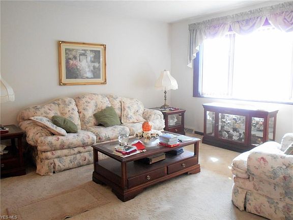 5th image of 148 Woodlawn Ave