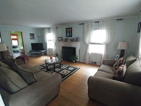 4th image of 820 Dawes Ave