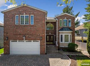 54 Van Nostrand Ave, Englewood Cliffs, NJ 07632