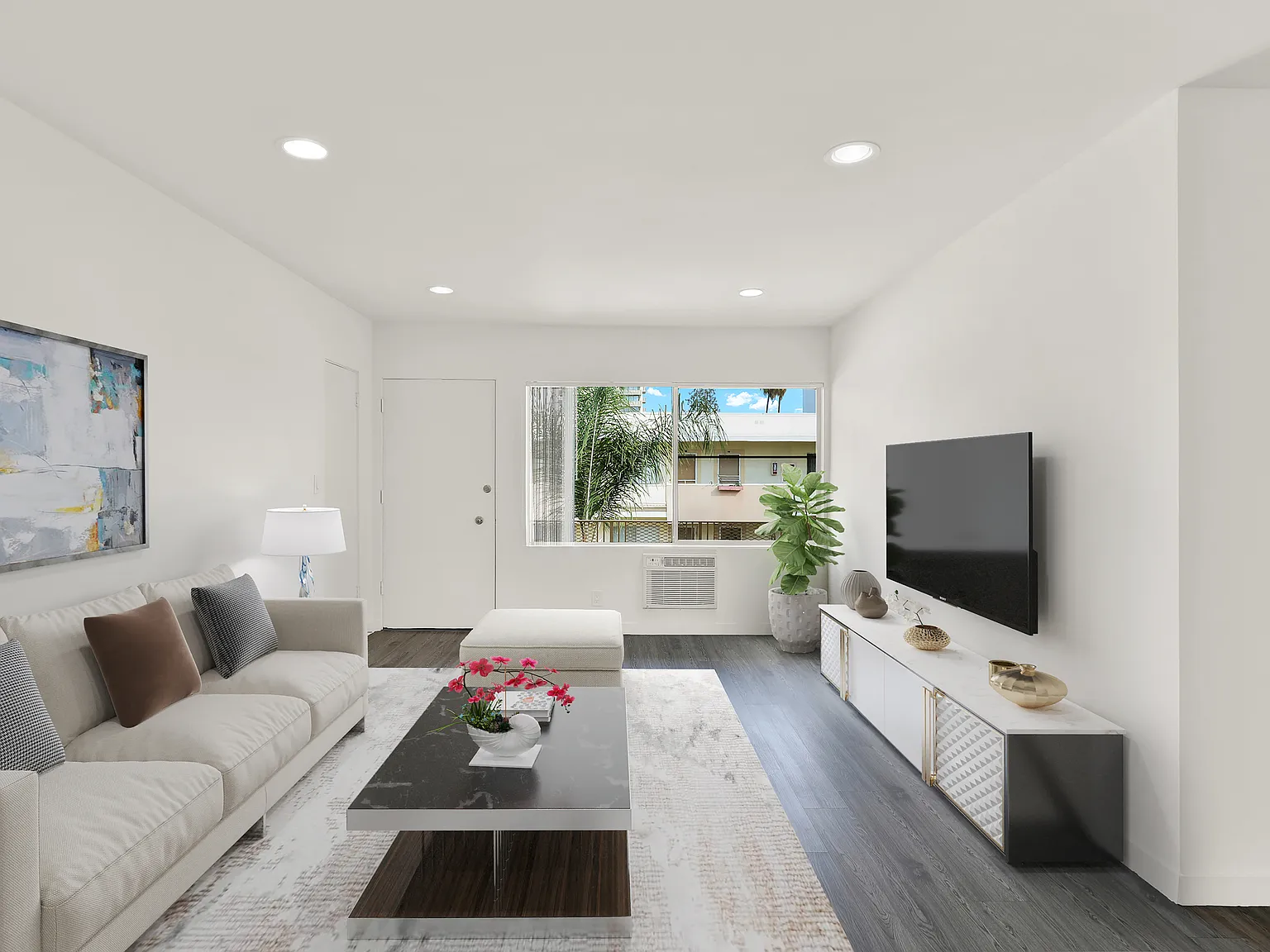 4533 Los Feliz — Photo 4