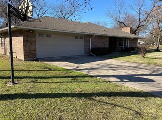 1002 Gleason Ave, Cleburne, TX 76033