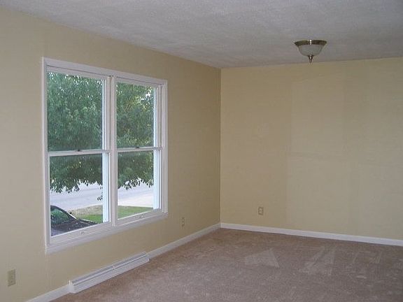 5th image of 900 W Girard Ave
