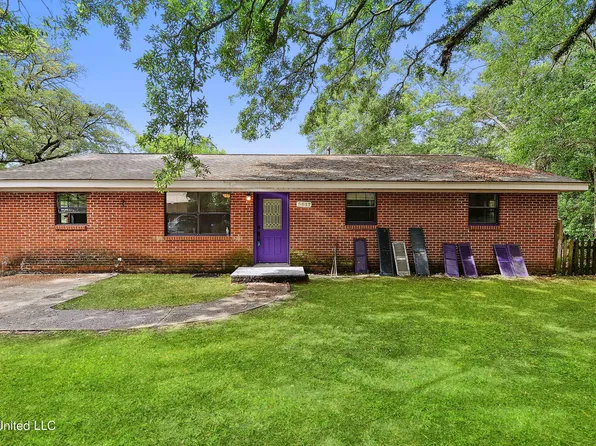 5617 Oakridge St, Pascagoula, MS 39567